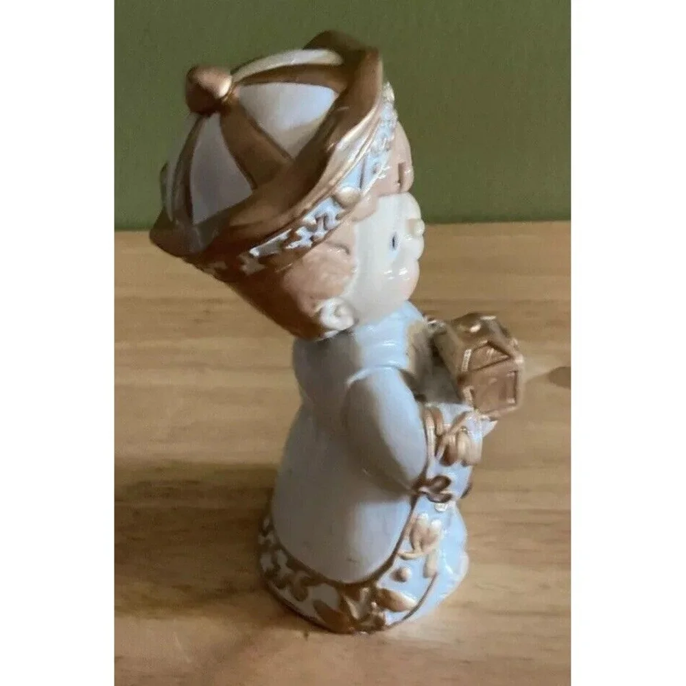 Ceramic‎ Nativity Set Small, 10 Pieces, Unbranded, White And Gold,